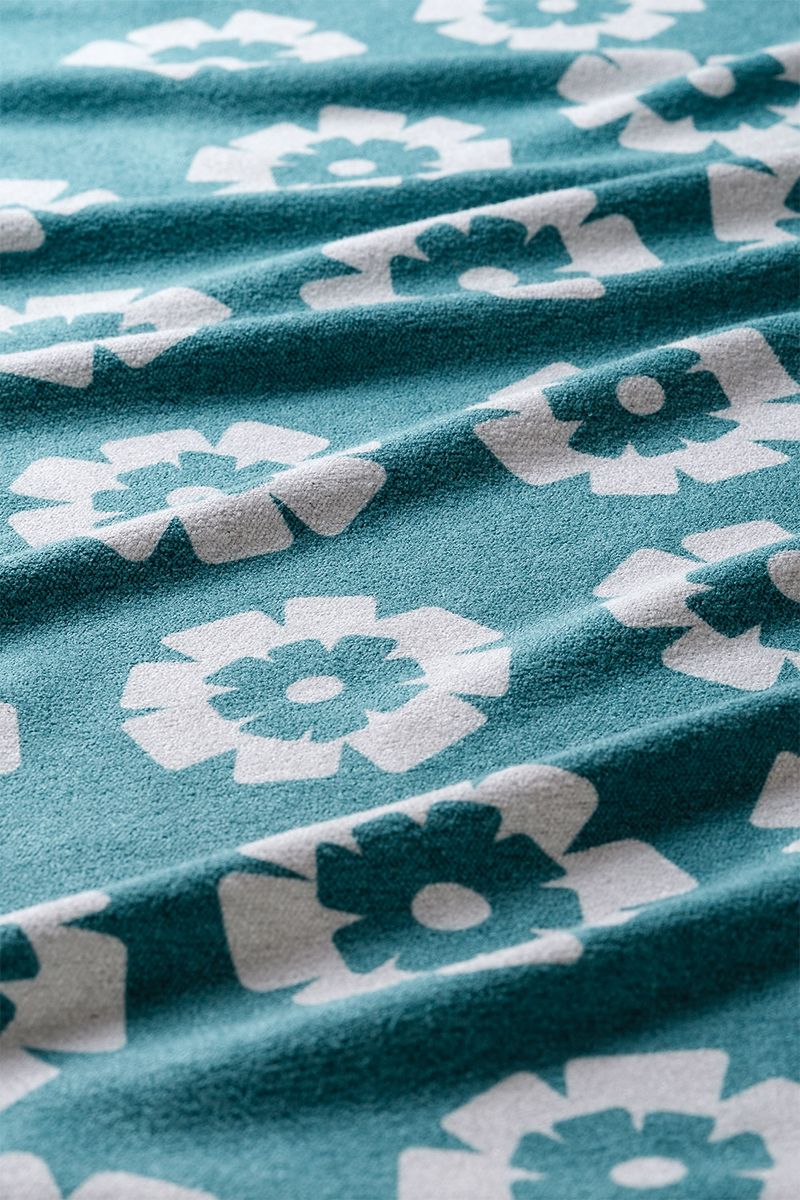 Original Towel: Fresh Flowers Teal Ocean