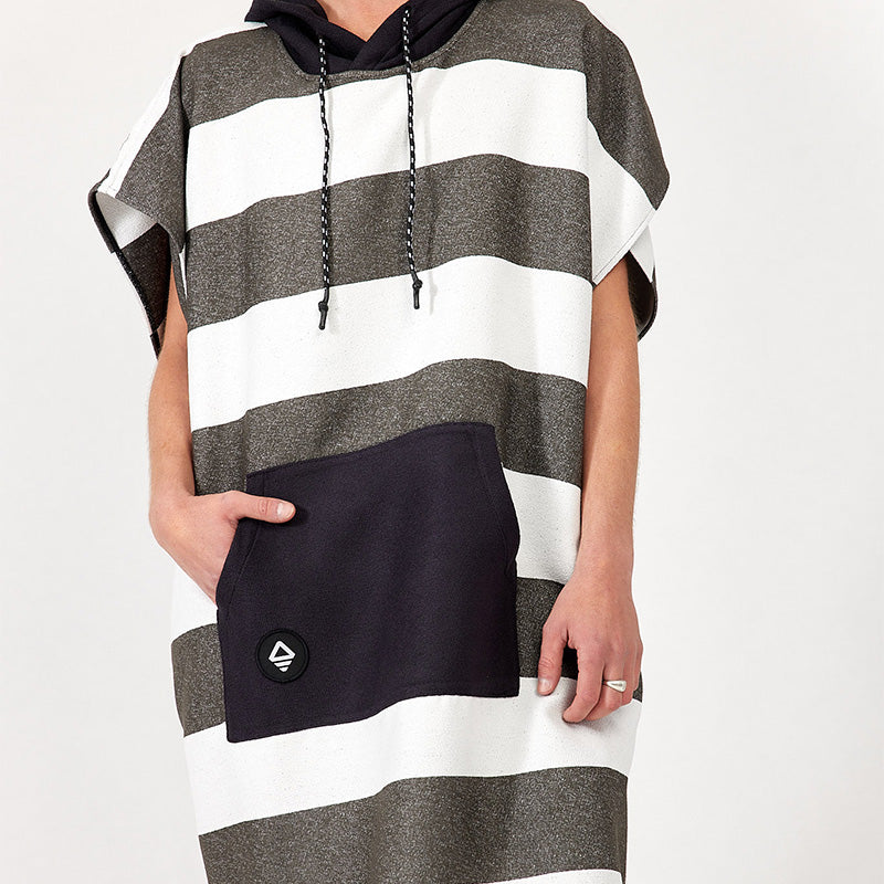 Changing Poncho: Stripes Noll Black