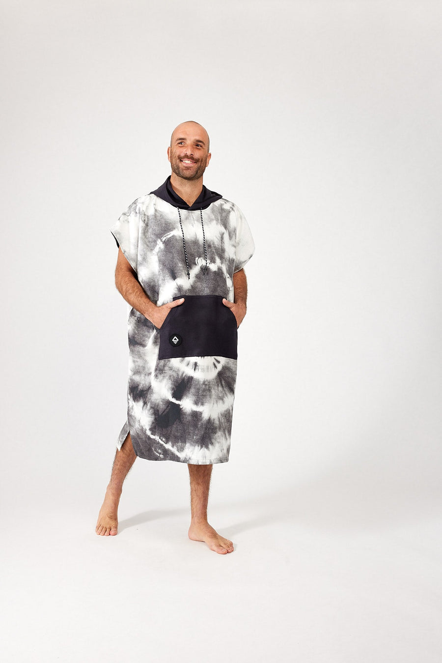 Changing Poncho: Tie-Dye Black and White